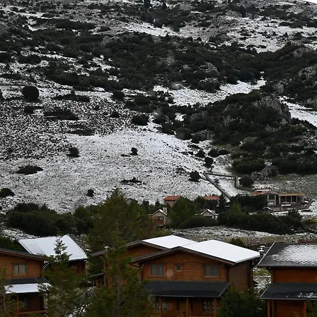 Valley Parnass * أراخوفا